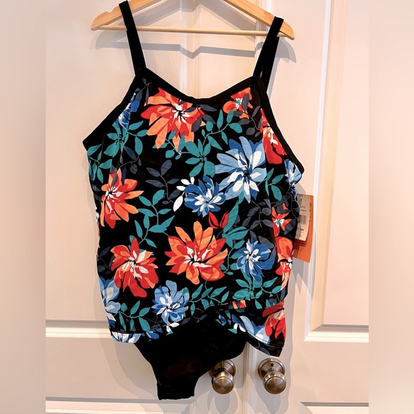 NWT plus size 1 piece swimsuit - Picture 1 of 7